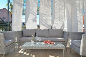 Terrace/patio - House Diamond, Okrug Gornji - ideal for relaxing holidays for families & friends (Okrug Gornji)