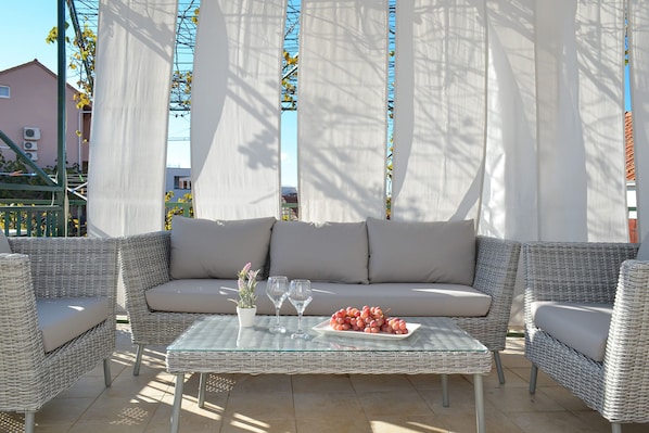 Terrace/patio - House Diamond, Okrug Gornji - ideal for relaxing holidays for families & friends (Okrug Gornji)