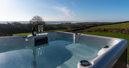 Pretty, 2-bedroom barn conversion with hot tub close to North Devon beaches