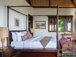 4 bedrooms, in-room safe, desk, iron/ironing board