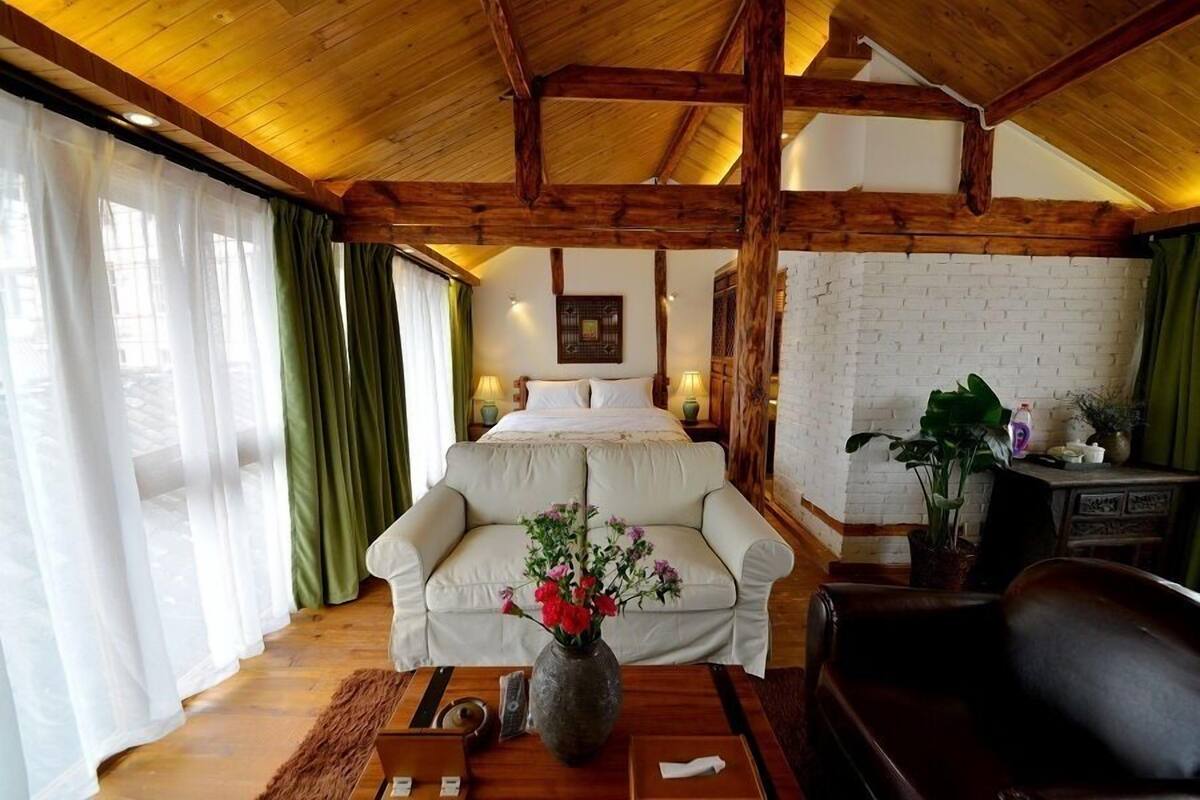 Deluxe Room | Premium bedding, WiFi (free)