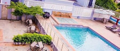 Outdoor pool, open 9:00 AM to 5:00 PM, pool loungers