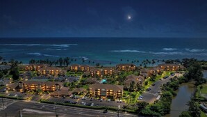 A resort with multiple buildings, a parking area, and a view of the ocean. - 1 Bedroom Garden View Condo  3rd Floor H304- Pono Kai (Kapaʻa)