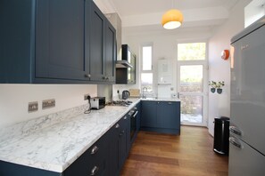 Fridge, microwave, oven, stovetop - Troon Golf 2024 (Troon)