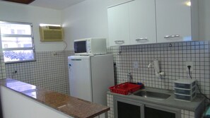 KĂŒhlschrank, Mikrowelle, Ofen, Herdplatte