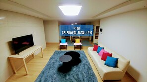 Living area - Geoje Island Sunrise Attractions Apartments(Room3) (Geoje Gyeongsangnam-do)