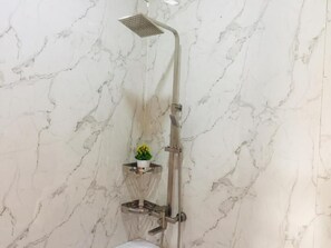 Double Room | Bathroom | Free toiletries, slippers, towels