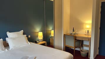 Habitación doble superior, 1 cama Queen size, para no fumadores | Escritorio, cortinas blackout, insonorización y wifi gratis