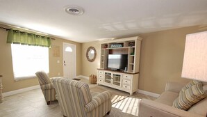 Living room - The Anna Maria Island Beach Breeze (Bradenton Beach)