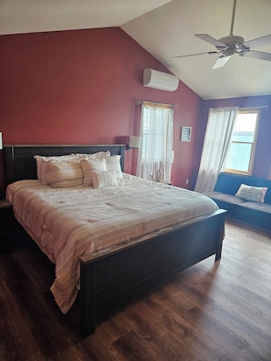4 bedrooms, iron/ironing board, WiFi, bed sheets - Wine trail lakefront luxury stay on Seneca Lake with all the views and amenities (Geneva)