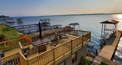 Wine trail lakefront luxury stay on Seneca Lake with all the views and amenities