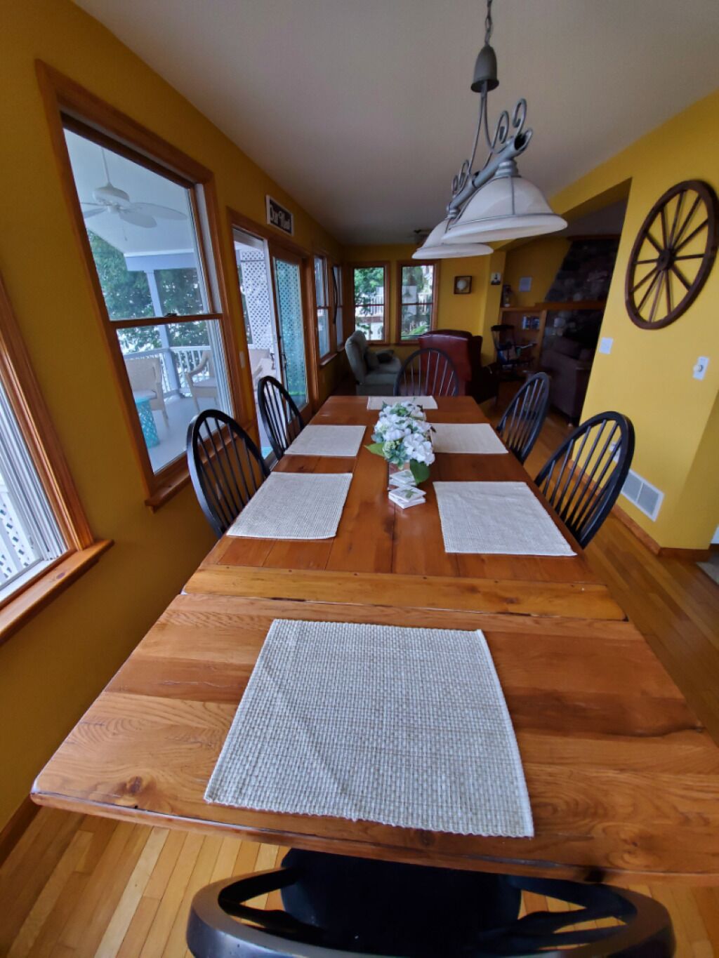 Large dining area, can easily seat 8 people