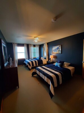 4 bedrooms, iron/ironing board, WiFi, bed sheets