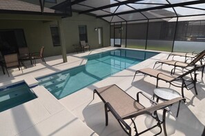 Villa | Zwembad | Een buitenzwembad