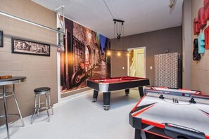 Villa | Game room