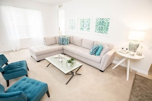 Apartment | Wohnzimmer | Flachbildfernseher, DVD-Player, Tischfußball