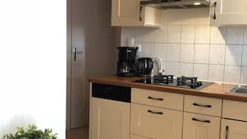 Fridge, microwave, stovetop, dishwasher