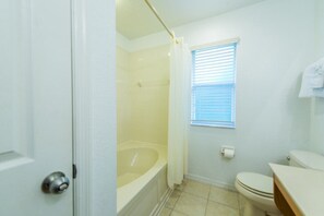 Apartment | Bathroom | Free toiletries, hair dryer, towels - Regal Oaks Hideaway (Kissimmee)
