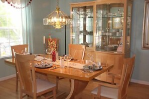 House | Private kitchen | Fridge, microwave, oven, stovetop - Golfer's Dream (Davenport)