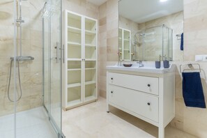 City-Apartment, 1 Schlafzimmer, Nichtraucher, Kühlschrank und Mikrowelle | Badezimmer