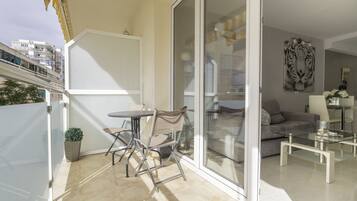 Premium-Apartment, 1 Schlafzimmer, Klimaanlage, Stadtblick (11) | Terrasse/Patio