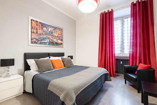 3 bedrooms, in-room safe, desk, iron/ironing board