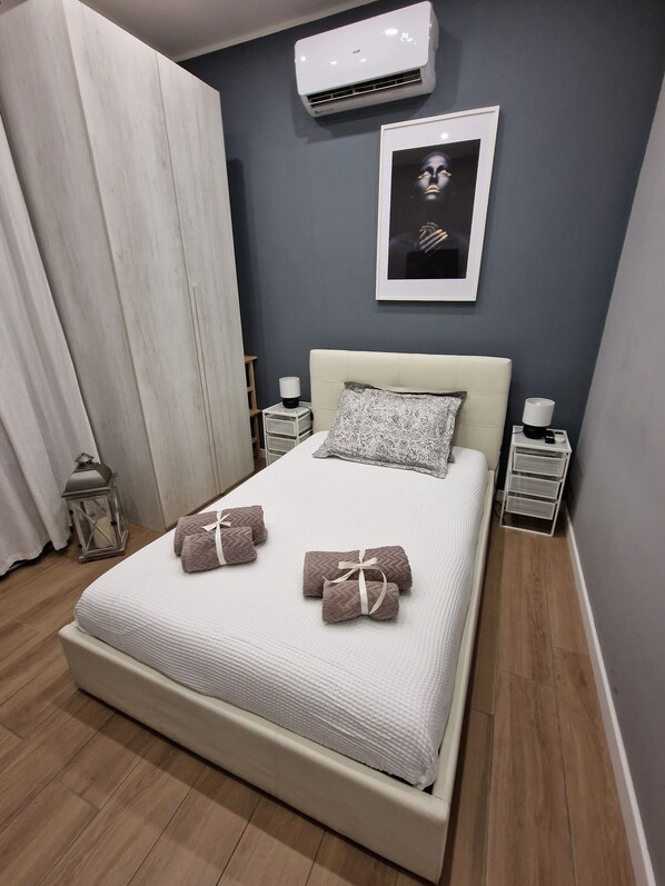 2 bedrooms, in-room safe, travel cot, free WiFi