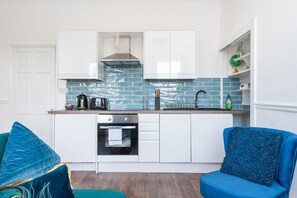 Fridge, oven, dishwasher, toaster - 1st Floor Nunnery · Modern, Romantic 1 Bed Apartment in York - Pass the Keys (York)
