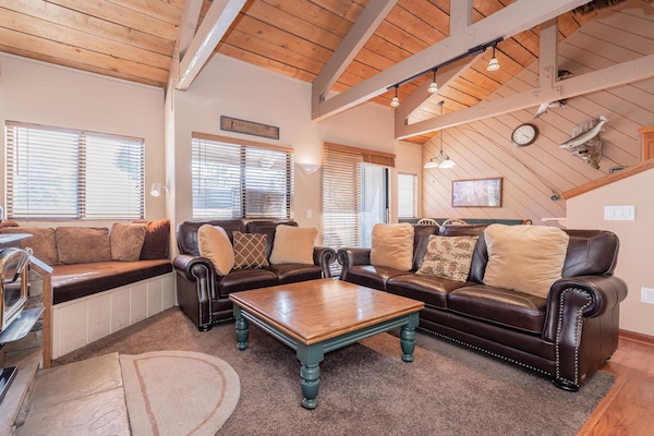 Luxury Condo, 2 Bedrooms (Bigwood #90 Bldg. W) | Living room | TV