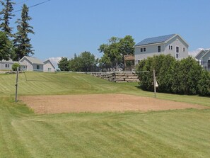 Sports court - Cottage #12 - 3 bedroom/ 1 bath (Cape Vincent)