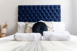 Elite Apartment | Memory foam beds, soundproofing, iron/ironing board, travel crib - Spire Accommodations Ltd. (Bradford)