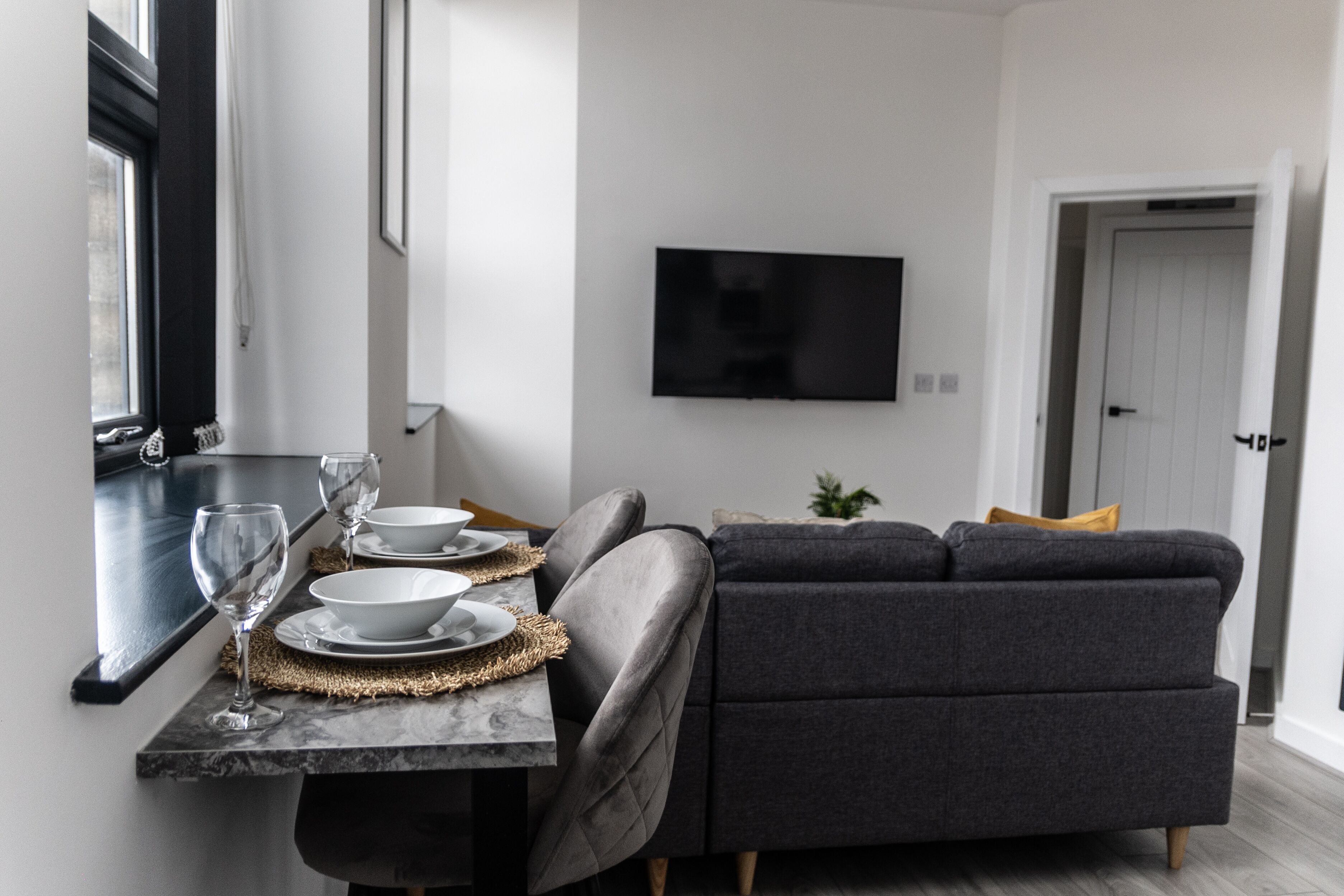 Deluxe Apartment, 1 Double Bed | Memory-foam beds, soundproofing, iron/ironing board, travel cot