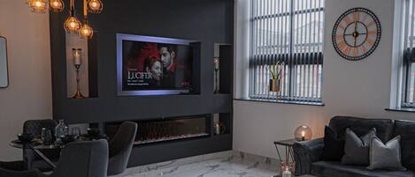 Executive Apartment | Memory foam beds, soundproofing, iron/ironing board, travel crib