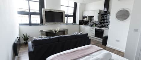 Luxury Studio, 1 Double Bed with Sofa bed | Memory foam beds, soundproofing, iron/ironing board, travel crib