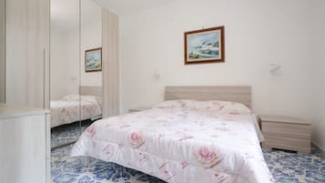 Apartment, 2 Bedrooms, Terrace, Mountain View | 3 bedrooms, cribs/infant beds, free WiFi, bed sheets
