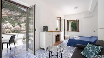 Apartment, 1 Bedroom, Smoking, Terrace | 3 bedrooms, cots/infant beds, free WiFi, bed sheets