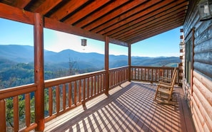 Property grounds - Beaver's Treehouse - Private Pool and Sauna! (Pigeon Forge)