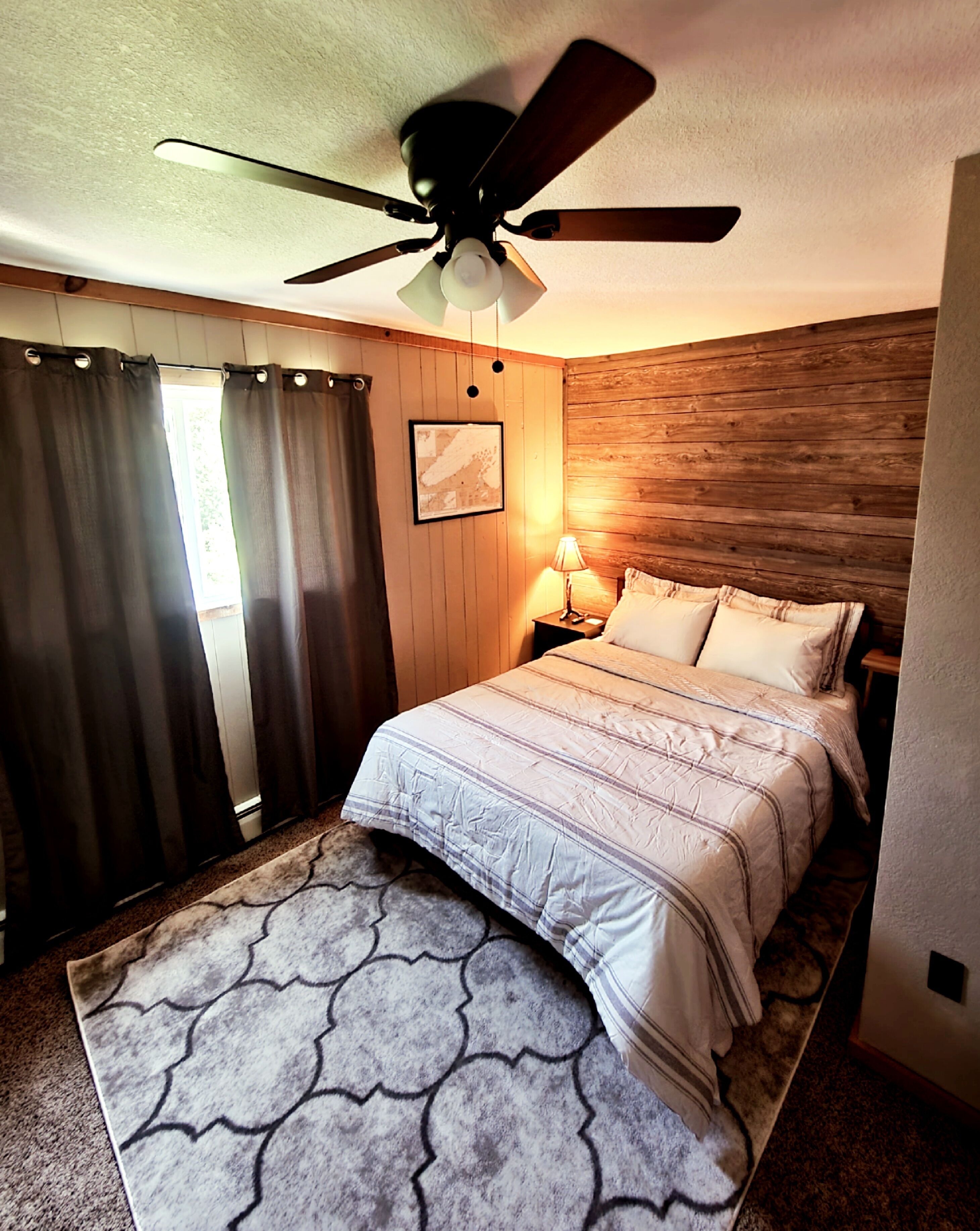 2 bedrooms, free WiFi, bed sheets, alarm clocks