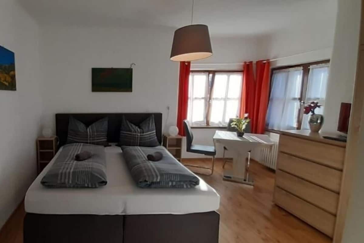 Estudio, 1 cama de matrimonio grande | Wifi gratis y ropa de cama
