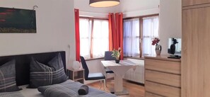 Studio, 1 giường cỡ king | Truy cập Internet không dây miễn phí, bộ trải giường 