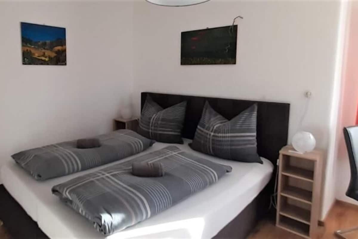 Wifi gratis y ropa de cama