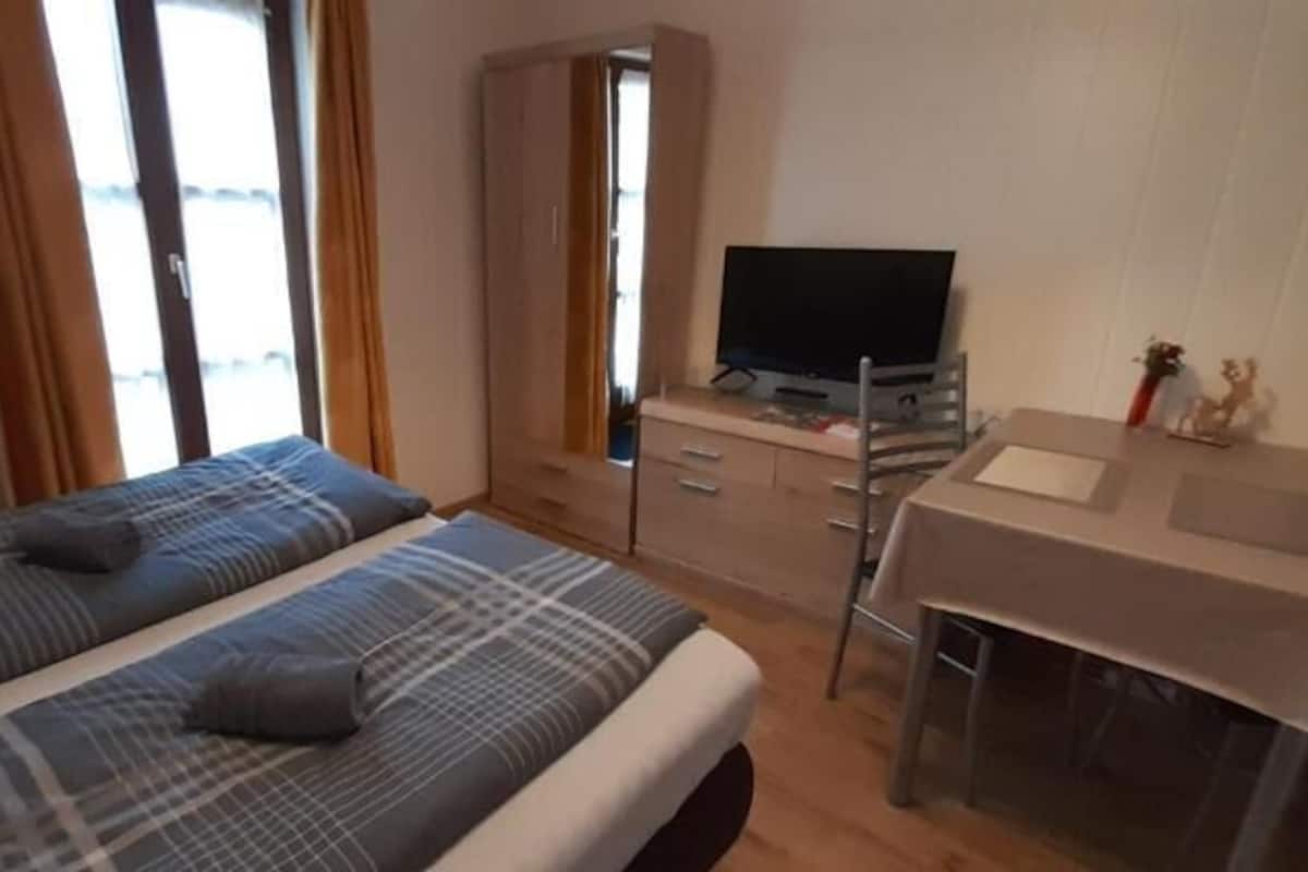 Estudio, 1 cama de matrimonio, balcón | Wifi gratis y ropa de cama