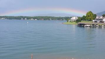 Beach nearby, sun loungers, beach towels