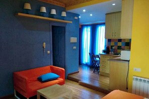 Double Room | Premium bedding, down duvets, memory-foam beds, iron/ironing board