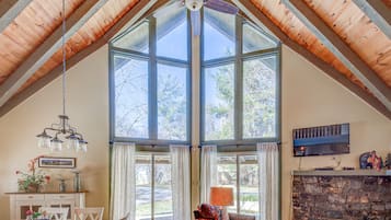 Télévision, cheminée