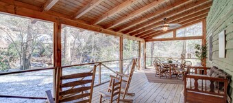 Creek front cabin in the heart of Maggie Valley!