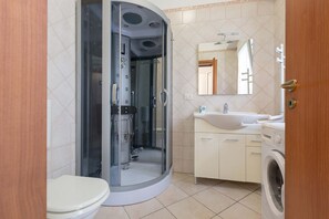 Hydromassage showerhead