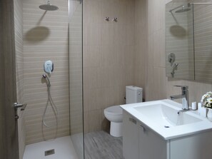 Shower dan handuk
