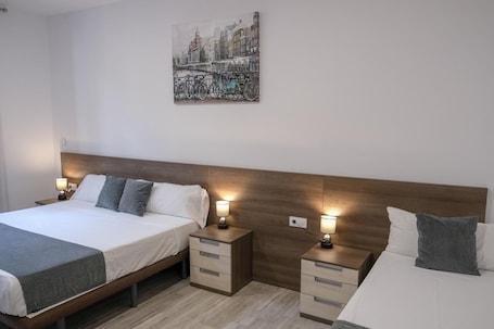 Minibar, escritorio, cortinas blackout y sistema de insonorización