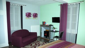 Superior Double Room (Adour) | Blackout drapes, soundproofing, WiFi (free), individually decorated - Chambres d'Hotes Restaurant l'Horizon des Landes (Doazit)